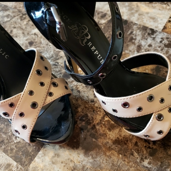 Shoes - 🎉🎉HP🎉🎉 Edgy Rock and Republic Strappy Heels